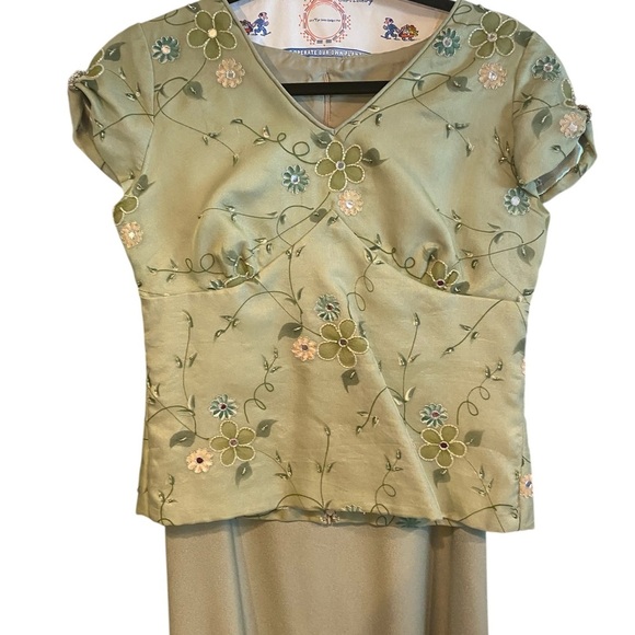 Elegant Green Beaded Floral Skirt Set / Maxi gown cocktail dress - Picture 2 of 7